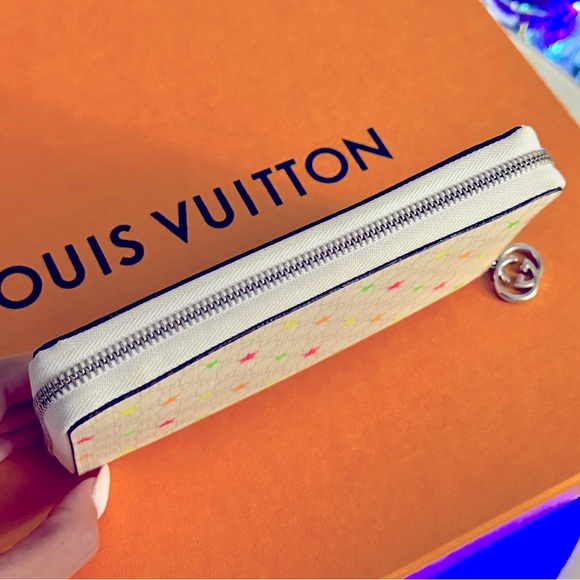 Gucci Micro GG Supreme Neon Star Zip
Around Wallet NWOT - Picture 4 of 7